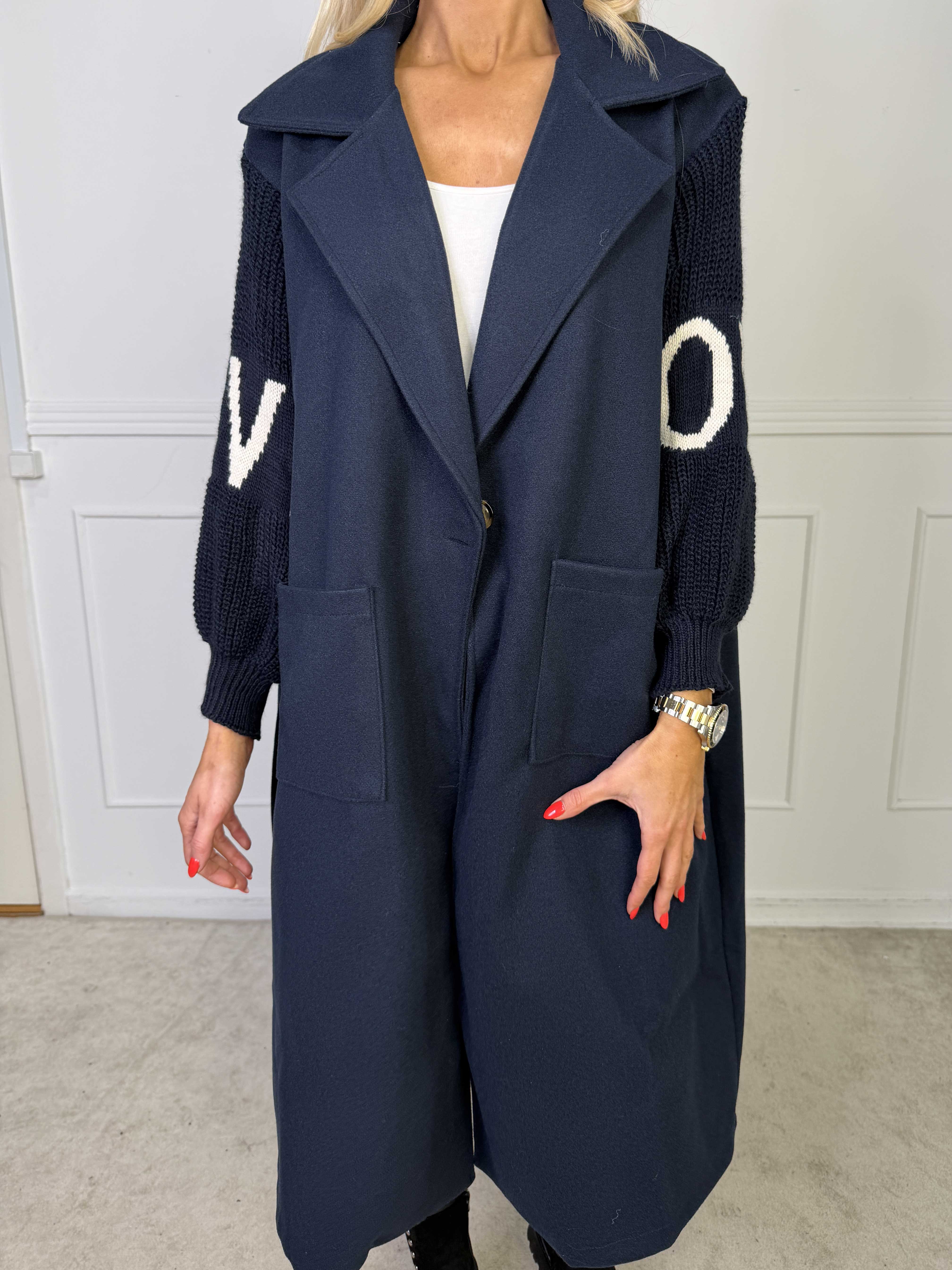 Debbie Midi - Fin kappa med stickade ärmar